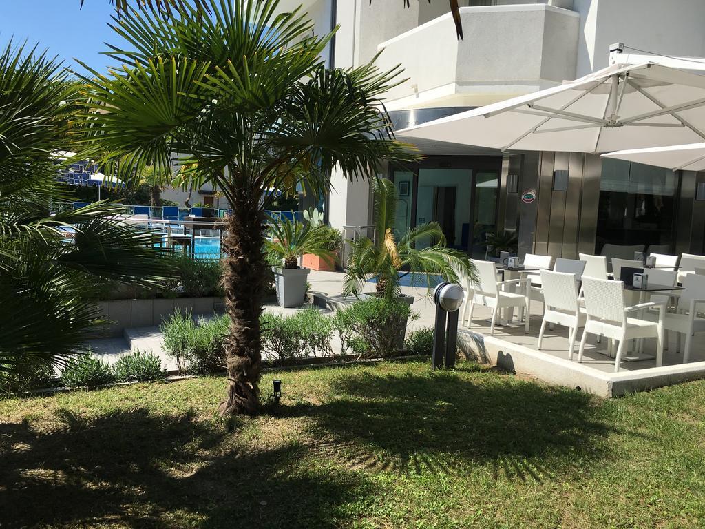 Hotel Bellevue Lignano Sabbiadoro Exteriör bild