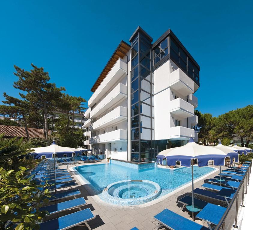 Hotel Bellevue Lignano Sabbiadoro Exteriör bild