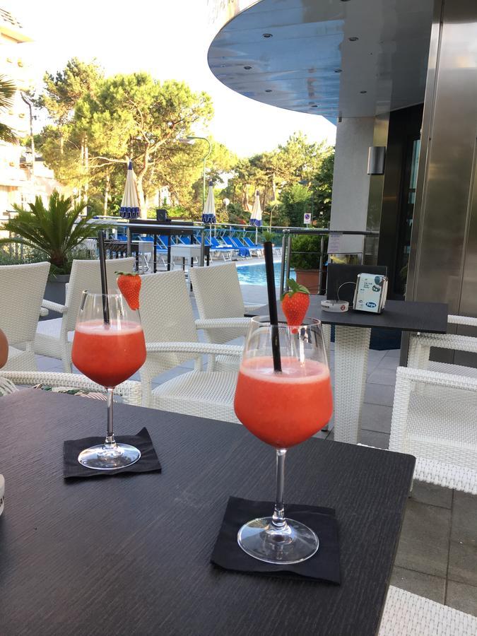 Hotel Bellevue Lignano Sabbiadoro Exteriör bild